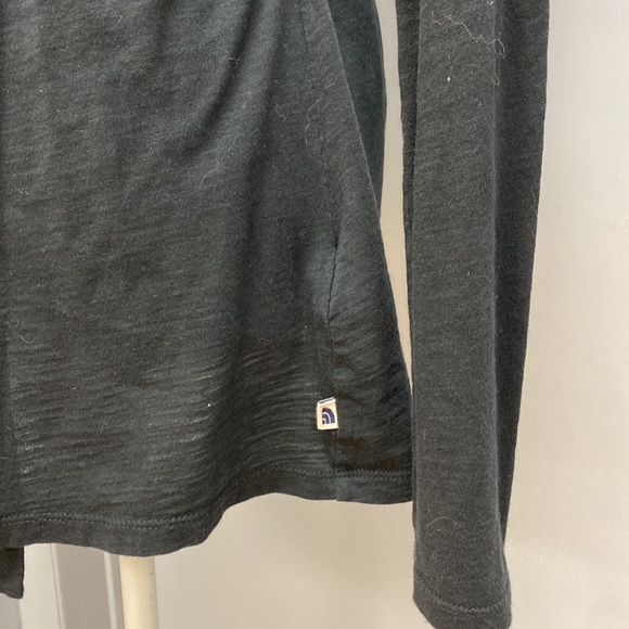 The North Face Women’s Lightweight Long Sleeve Belted Wrap - Picture 3 of 6